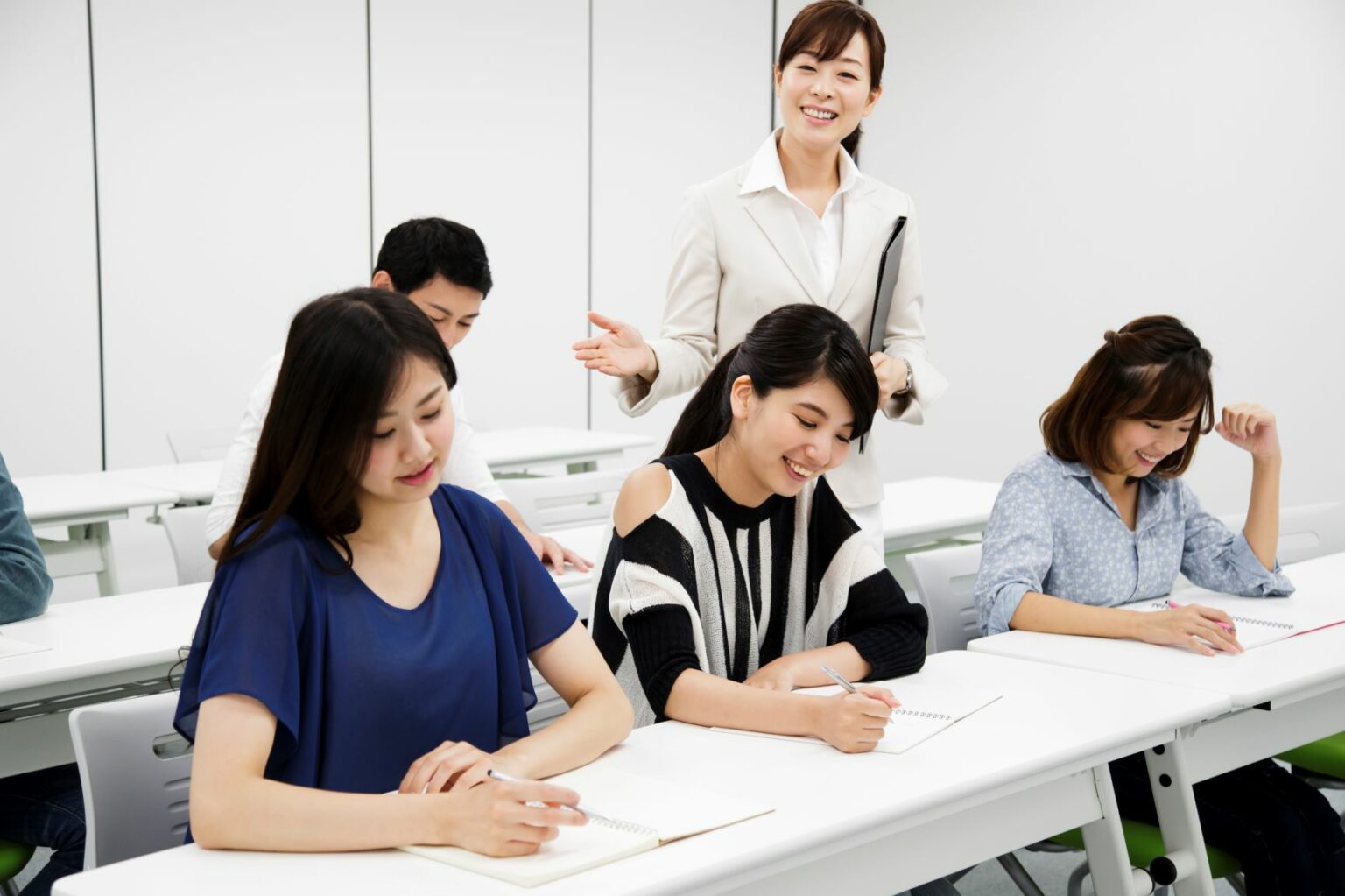 日本語教師になるには? 三幸日本語教師養成カレッジ 日本語教師養成講座(文化庁届出受理講座) 日本語教師になるには? 三幸日本語教師養成カレッジ 日本語教師養成講座(文化庁届出受理講座)
